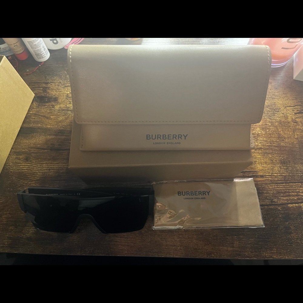 Burberry BE4291  Black rectangular sunglasses